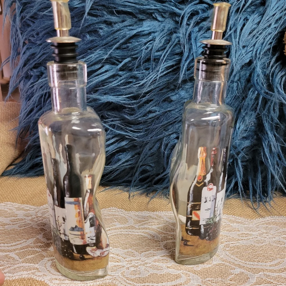 Rare Vintage painted cruet set never been used perfect condition